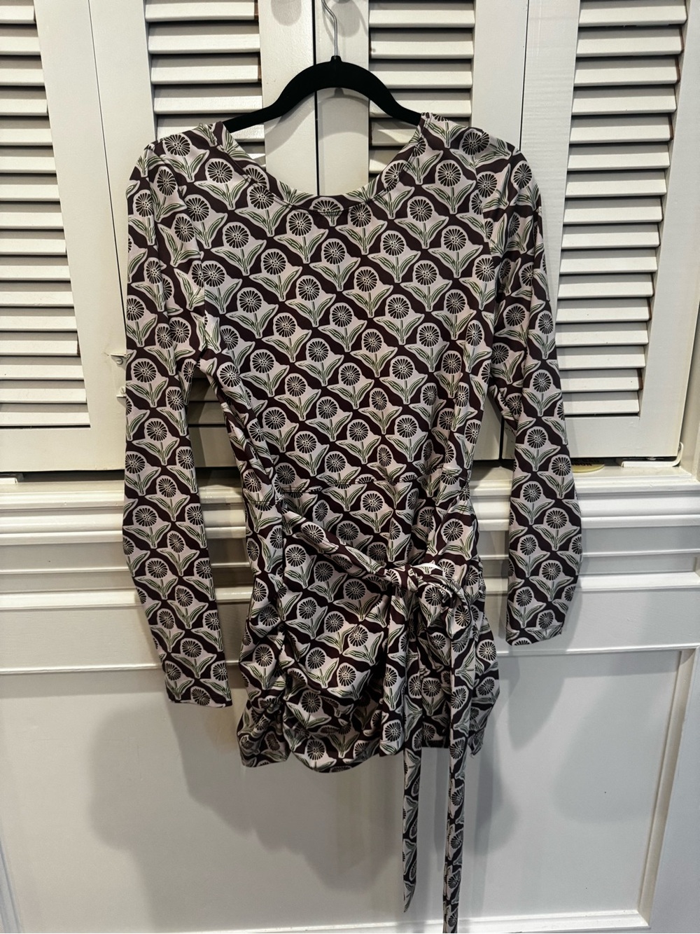 Printed Long-Sleeve Mini Dress with Tie Waist - green and White